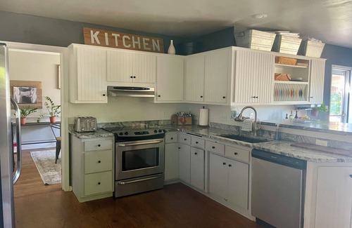 Allouez House | Spacious 5-bedroom Allouez Home - 6 min drive to Lambeau
