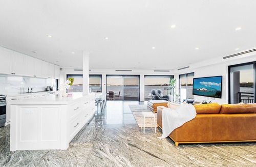 Taren Point Villa | Spacious 5-bedroom villa with WiFi and AC in delightful Taren Point
