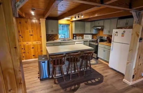 Chester Cabin | Spacious 5-bedroom cabin in charming Chester