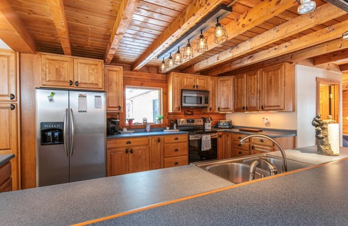 Chester Ski Chalet | Spacious 5-bedroom chalet with AC and WiFi in charming Chester