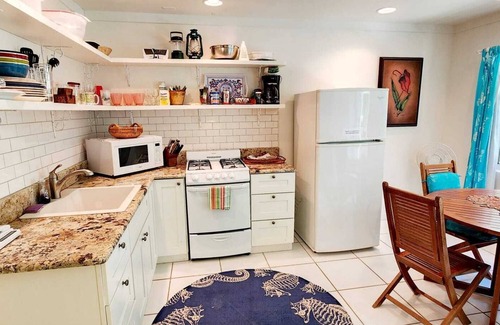 Hope Town Cottage | Spacious 5-bedroom cottage in charming Hope Town on the Atlantic Ocean