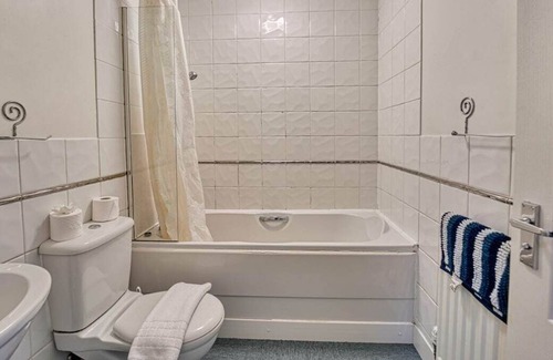 Pontrilas House | Spacious 5 Bedroom House