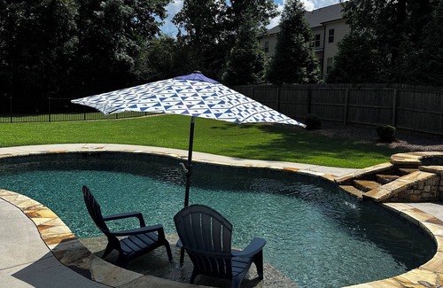 Snellville House | Spacious 5-bedroom house in peaceful Snellville with AC, gym, pool and spa