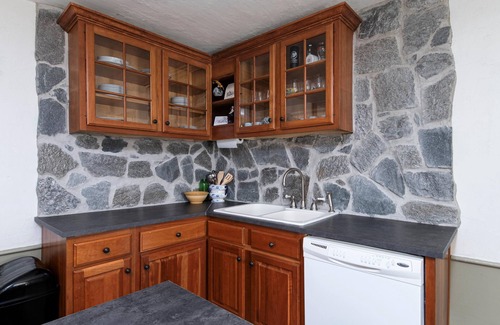 Chester Depot House | Spacious 5-bedroom Historic Stone House near Okemo