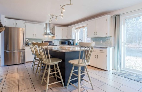 Greenwood House | Spacious 5-bedroom house w/lake access, mountain views & close to ski resorts!