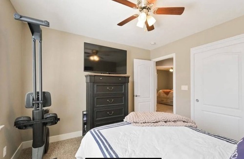 Las Vegas House | Spacious 5-bedroom house in amazing Las Vegas with fitness room, WiFi