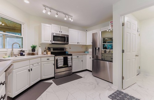 Lexington House | Spacious 5-bedroom house with fitness room in charming Lexington