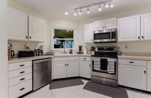 Lexington House | Spacious 5-bedroom house with fitness room in charming Lexington