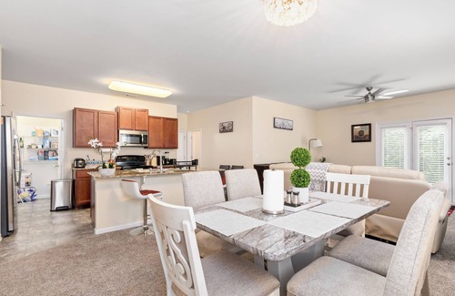 Riverdale House | Spacious 5-bedroom house with AC, WiFi in charming Riverdale 3 Spa-Like Baths