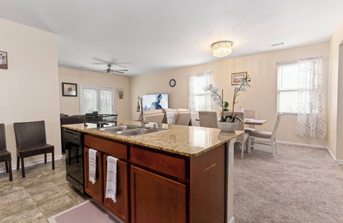Riverdale House | Spacious 5-bedroom house with AC, WiFi in charming Riverdale 3 Spa-Like Baths