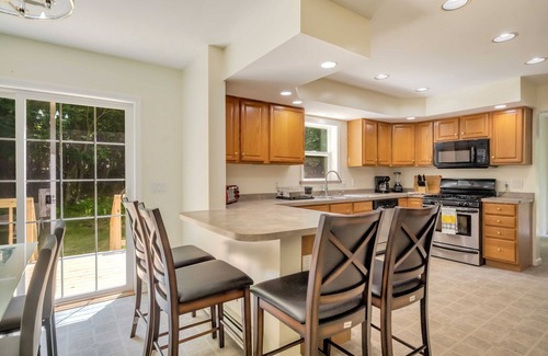 Tobyhanna Villa | SPACIOUS 5-BEDROOM HOME NEAR 42 ATTRACTIONS, SLEEPS 21/2, POOLS & GAME ROOM