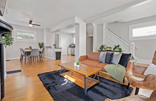 Old North Columbus House | Spacious 5-Bedroom Home w/Porch & Backyard – Near OSU & Old Crew Stadium!