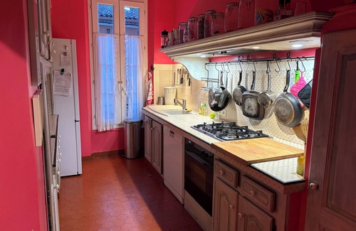 Carces House | Spacious 5-bedroom Home with AC, pool, WiFi and more in charming Carcès