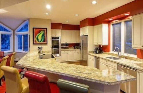 Red Mountain House | SPACIOUS 5 BEDROOM HOME RED MOUNTAIN-HOT TUB-ASPEN