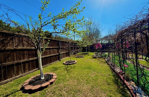 Rowlett House | Spacious 5 Bedroom Home Luxury Outdoor Space Ideal for Families & Remote Work