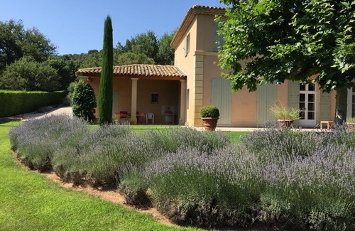Venelles House | Spacious 5-bedroom house with AC and WiFi in brilliant Aix en Provence