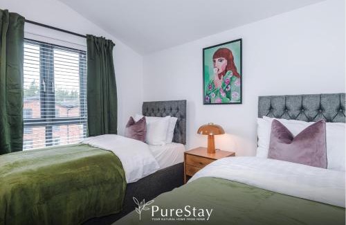 Failsworth House | Spacious 5 Bedroom House with 8 Actual Beds Sleeps 9 by PureStay