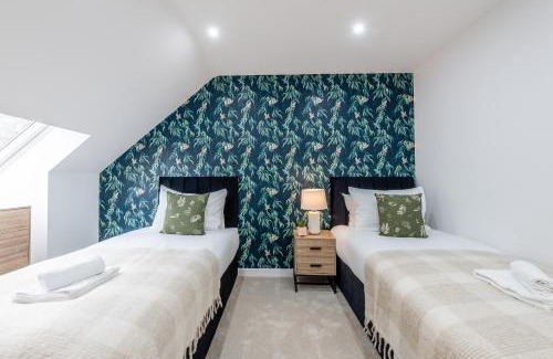Newark upon Trent House | Spacious 5-Bedroom House in Nottingham