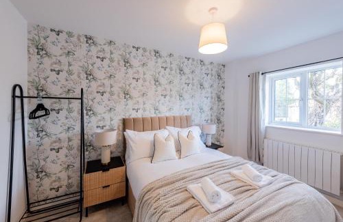 Newark upon Trent House | Spacious 5-Bedroom House in Nottingham