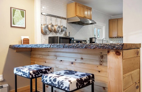 Bridgton House | Spacious 5-bedroom house in charming Bridgton - Great Lakes and Ski Location
