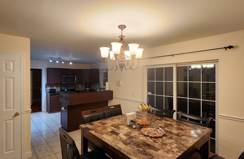 Bushkill House | Spacious 5-bedroom house enjoyable Bushkill w/AC - game room - WiFi -EV charger