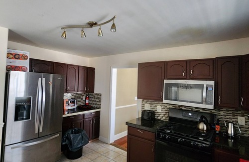 Bushkill House | Spacious 5-bedroom house enjoyable Bushkill w/AC - game room - WiFi -EV charger