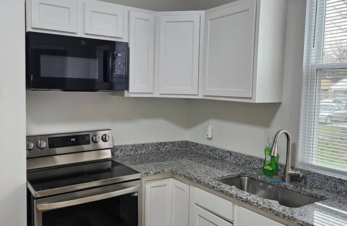 Old North Columbus House | Spacious 5-bedroom house with WiFi, AC in charming Buckeye Campus Columbus