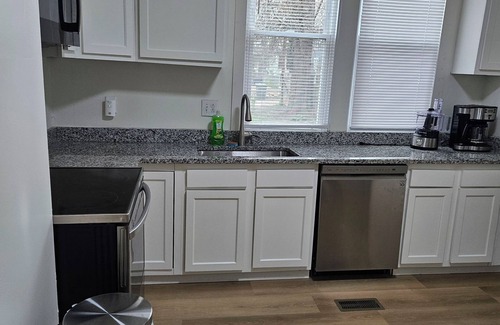 Old North Columbus House | Spacious 5-bedroom house with WiFi, AC in charming Buckeye Campus Columbus
