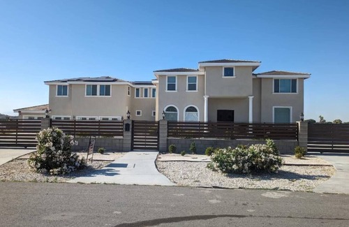 Lancaster House | Spacious 5-bedroom house with AC and WiFi in delightful Palmdale