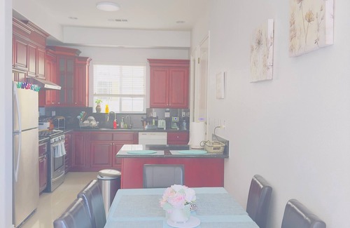 San Gabriel House | Spacious 5-bedroom house in charming San Gabriel with Tasla charging