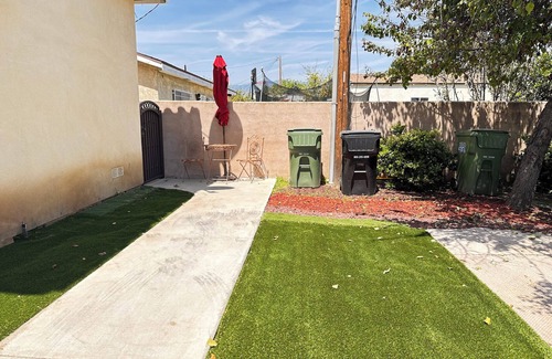 San Gabriel House | Spacious 5-bedroom house in charming San Gabriel with Tasla charging