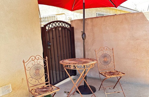 San Gabriel House | Spacious 5-bedroom house in charming San Gabriel with Tasla charging