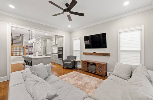 Pittsburgh House | Spacious 5-bedroom house with WiFi, AC in delightful InTown Atlanta.