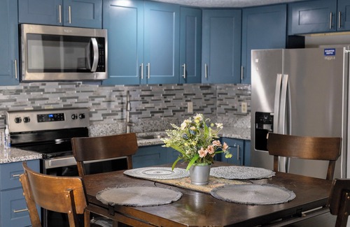 Pine Hills House | Spacious 5-bedroom house with WiFi, AC in pleasant Orlando
