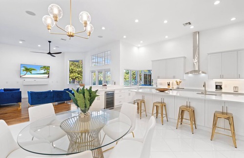 Sanibel House | Spacious 5-bedroom house, walking distance to private beach in charming Sanibel