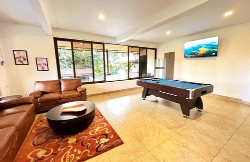 San Antonio House | Spacious 5-bedroom house with, Pool, Gym, Sauna, and Large Yard in Escazu