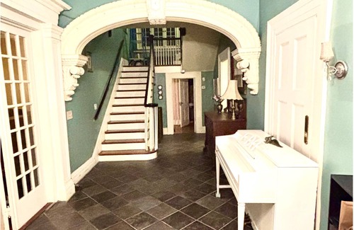 Troy House | Spacious 5-bedroom house in fabulous Troy