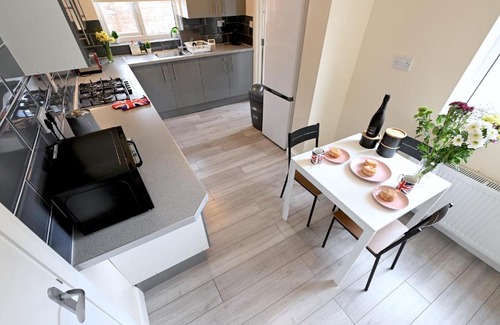 Upper Edmonton Apartment | SPACIOUS 5 BEDROOM HOUSE NEXT TO TOTTENHAM STADIUM