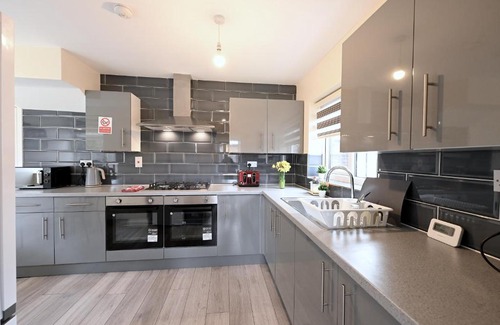 Upper Edmonton Apartment | SPACIOUS 5 BEDROOM HOUSE NEXT TO TOTTENHAM STADIUM