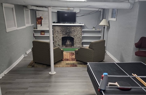 Lorain House | Spacious 5-bedroom house in peaceful Lorain with AC, WiFi