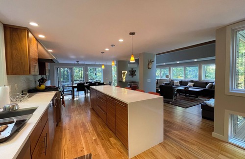 Stowe Hollow House | Spacious 5-bedroom house with AC, WiFi and EV charging in marvelous Stowe