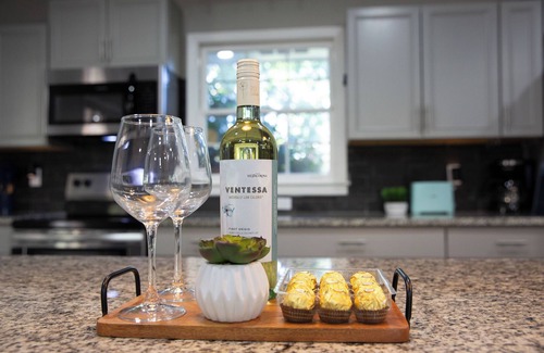 Tucker House | Spacious 5-bedroom House minutes from Downtown Tucker