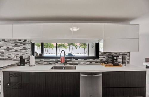 Sunset Villa | Spacious 5-bedroom Luxury villa with AC and fitness room in fabulous Miami