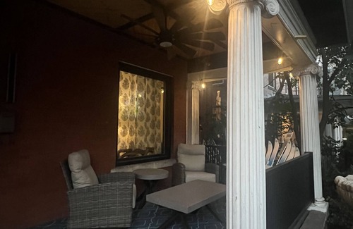 Capitol Hill House | Spacious 5-bedroom Mansion in Downtown Denver area with AC, fitness room, WiFi