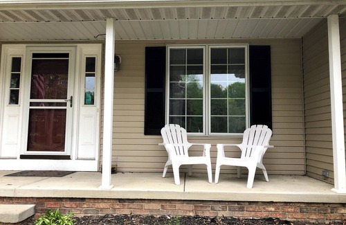 Mentor House | Spacious 5-bedroom pet friendly house in Mentor with hot tub & fitness room