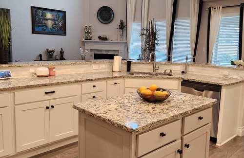 Pecan Grove House | Spacious 5-bedroom Retreat with WiFi, AC