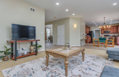 Bolingbrook House | Spacious 5-bedroom house in superb in Gilberts IL with WiFi, ACn
