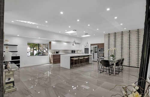 Greater Wilshire - Hancock Park House | Spacious 5-bedroom + heated pool & spa in the heart of LA