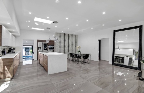 Greater Wilshire - Hancock Park House | Spacious 5-bedroom + heated pool & spa in the heart of LA