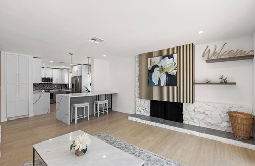 North Hills House | Spacious 5-bedroom Newly Remolded Home with Stylish Designs